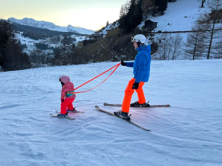 ik ga akkoord met Nylon erwt Ski-harnas voor een kind: handig of niet? | Kids in de bergen