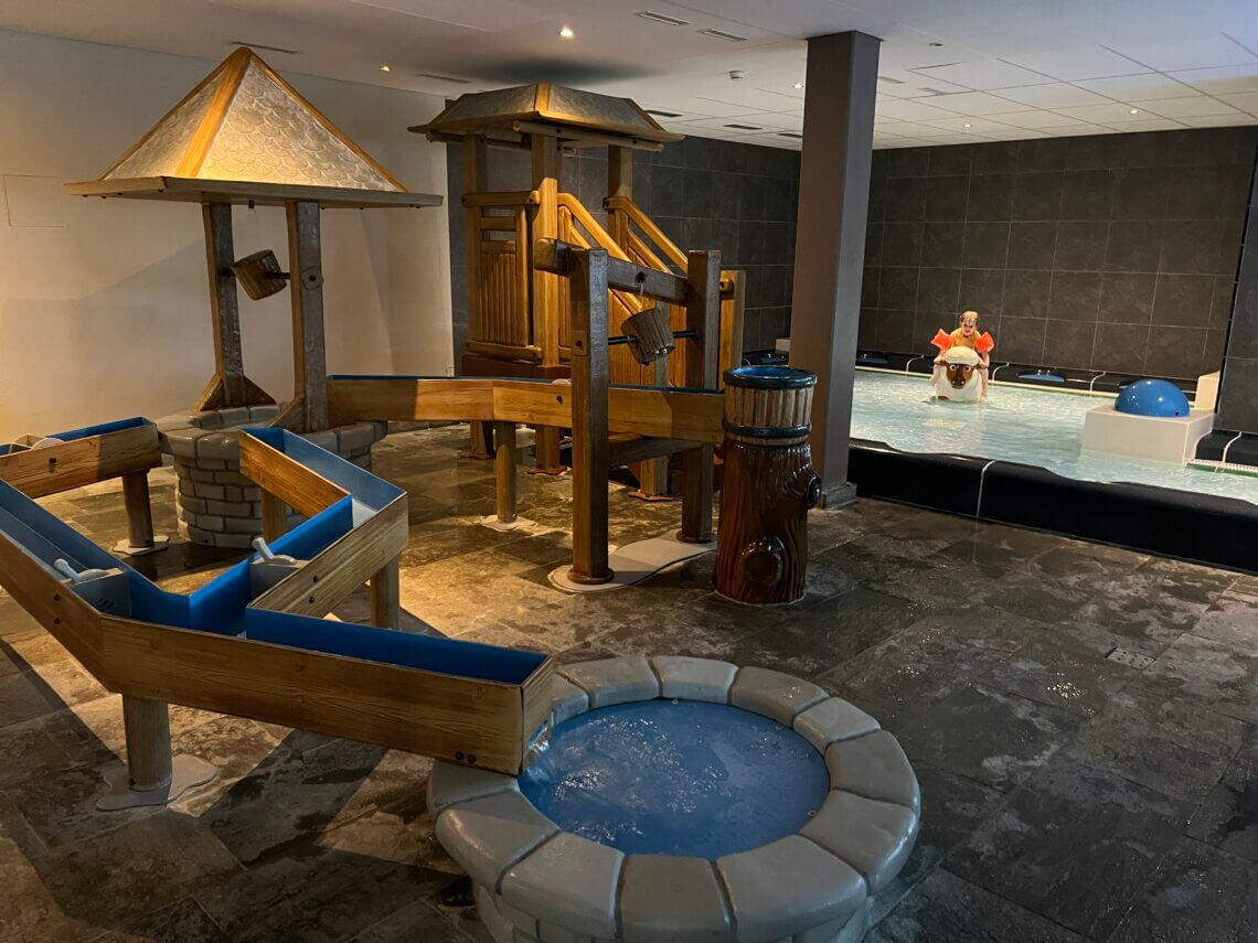 Hotel Nendaz 4 Vallees & Spa heeft ook een prachtig zwembad met apart peutergedeelte.