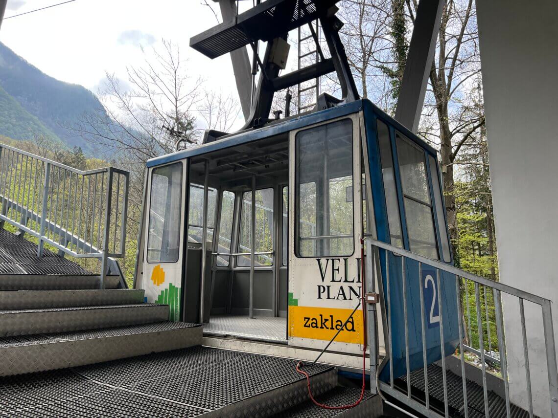 Vanuit Kamnik eerst met de gondel omhoog naar Velika planina.