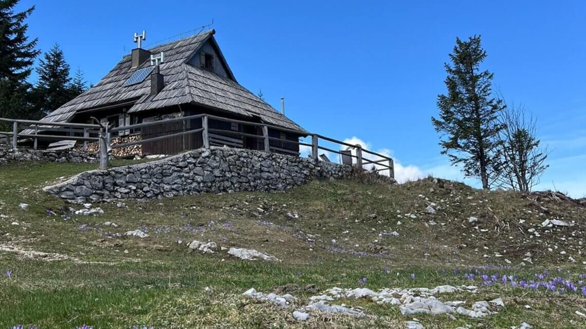 Aankomst bij Koça Tisa op de Velika planina.