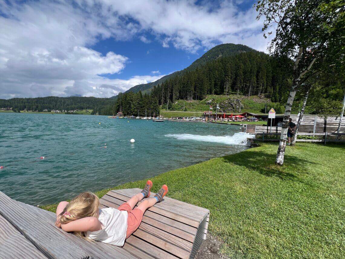 Genoeg fijne relax plekken rondom de Davosersee.