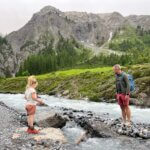 Fijn spelen bij de river in de mooie Sertig vallei bij Davos-Klosters.