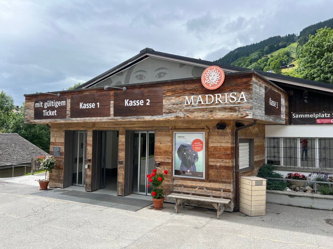 Vanaf Klosters nemen we de bergbaan naar de Madrisa Alp.