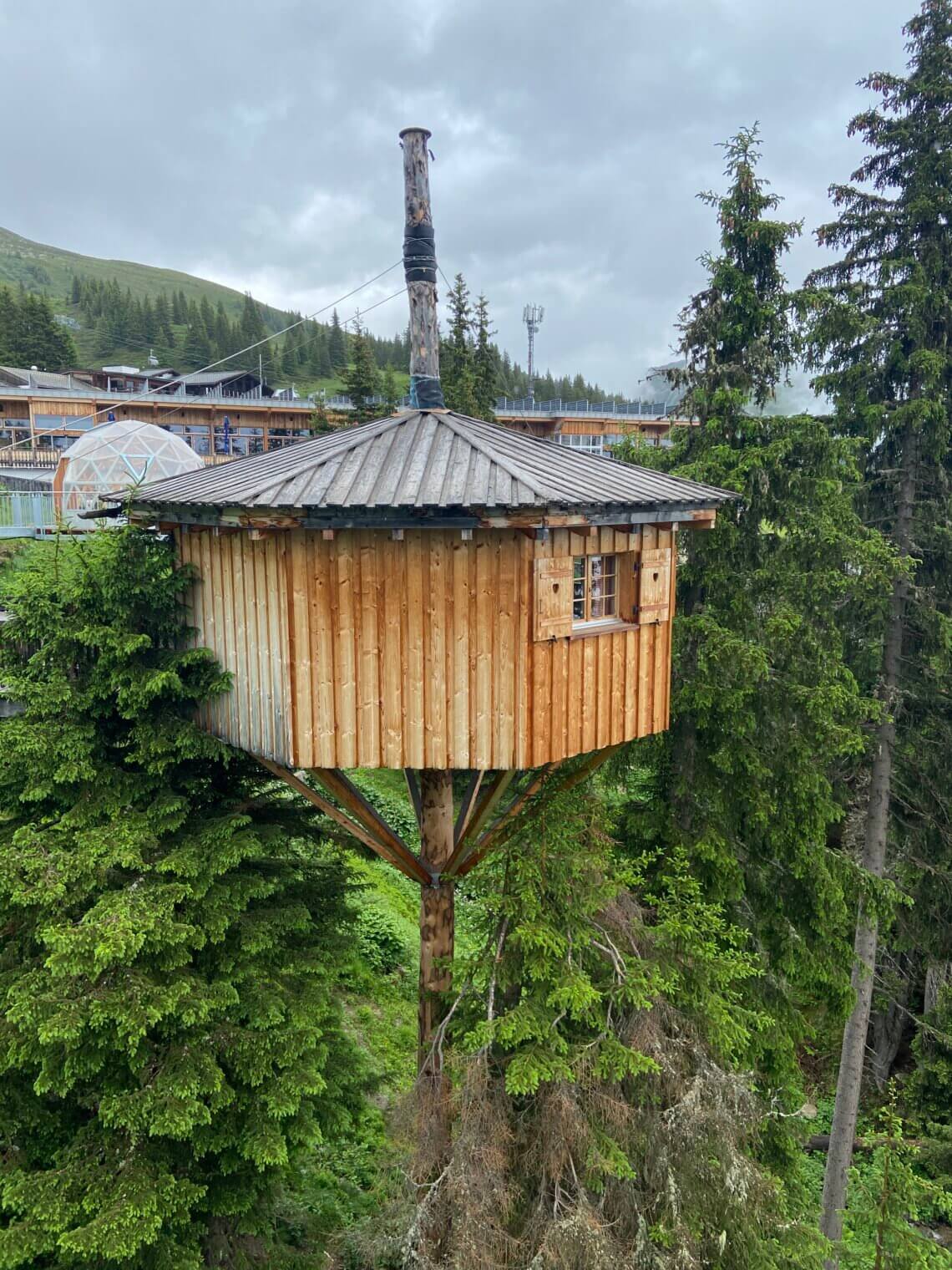 Overnachten in een boomhut bij Madrisa Land.