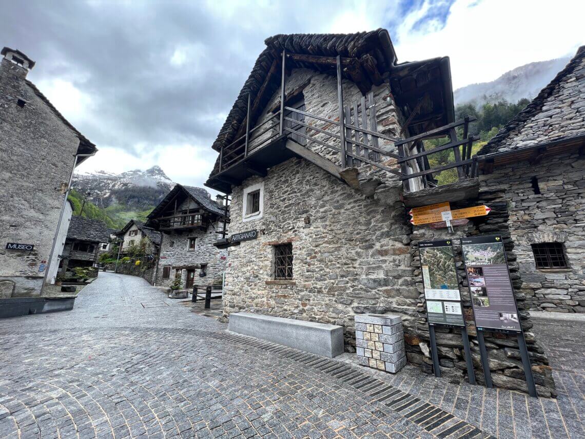 Sonogno is een sfeervol bergdorpje.