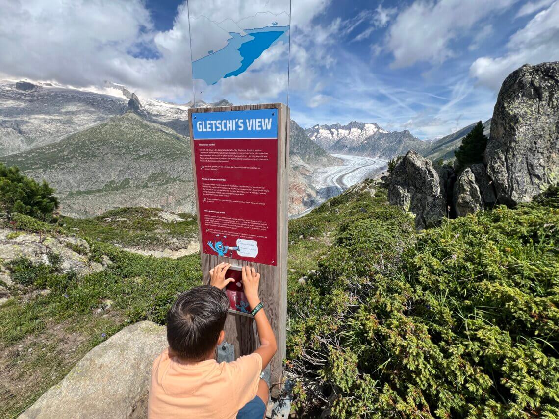 De geologie wandeling in de Aletsch Arena bij het bergstation Moosfluh.