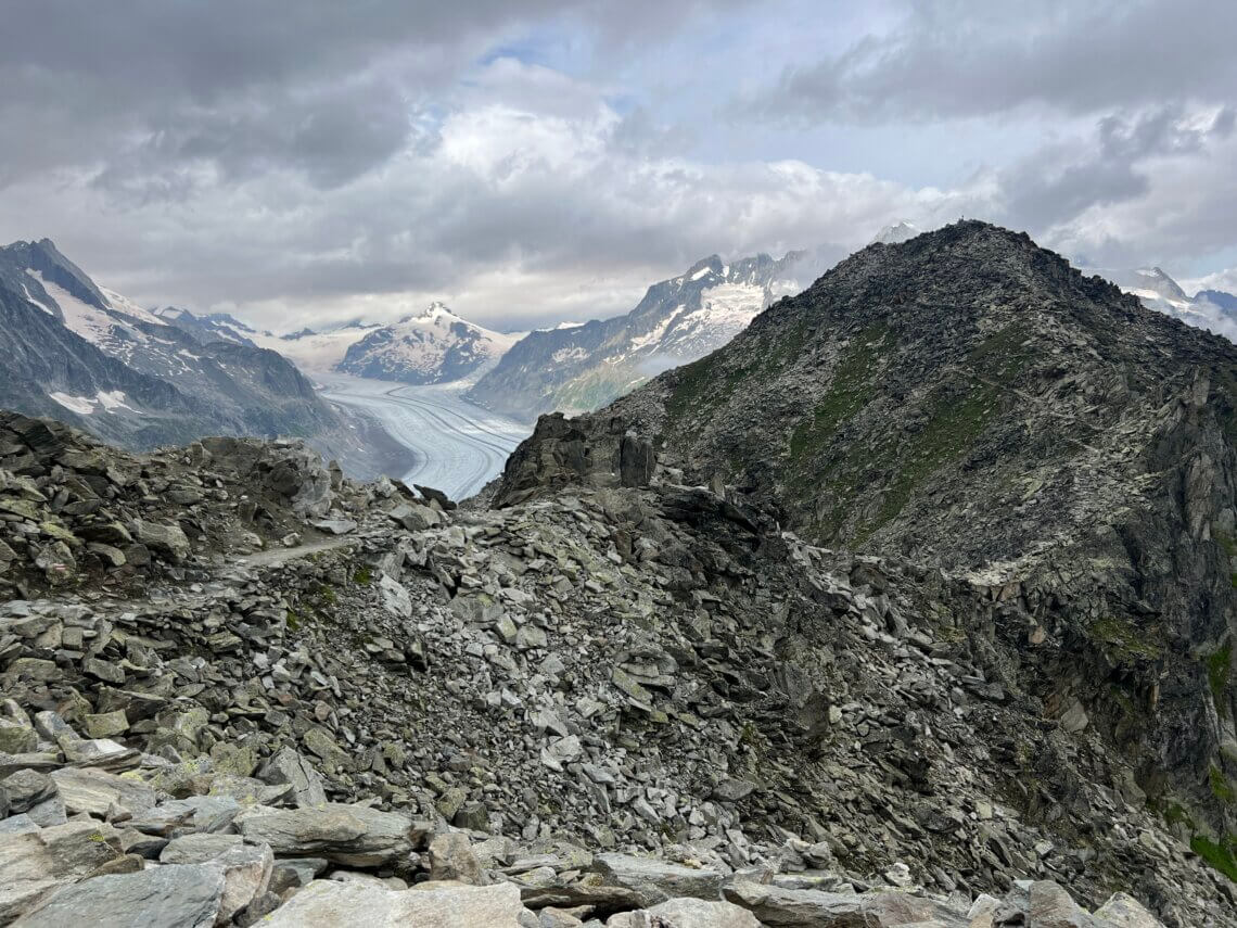 Voor een nog beter view kan je nog naar het kruis klimmen, rechts op de berg.