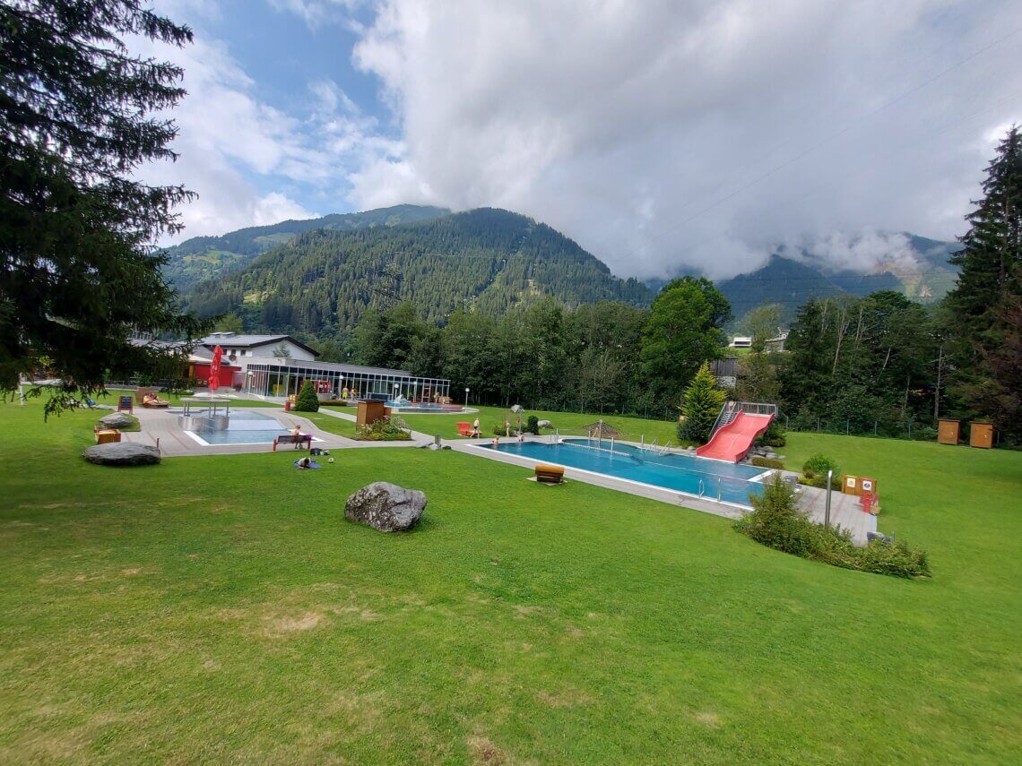 Het Allwetterbad Aquarena op loopafstand van UplandParcs Montafon