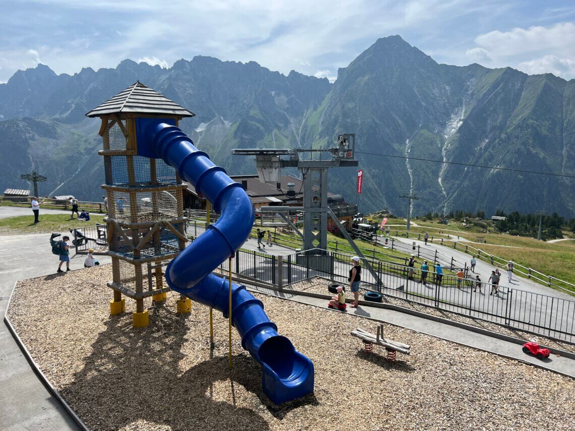 Naar Mayrhofen met kinderen? Ga zeker met de Ahornbahn omhoog. Hier is van alles te doen! 