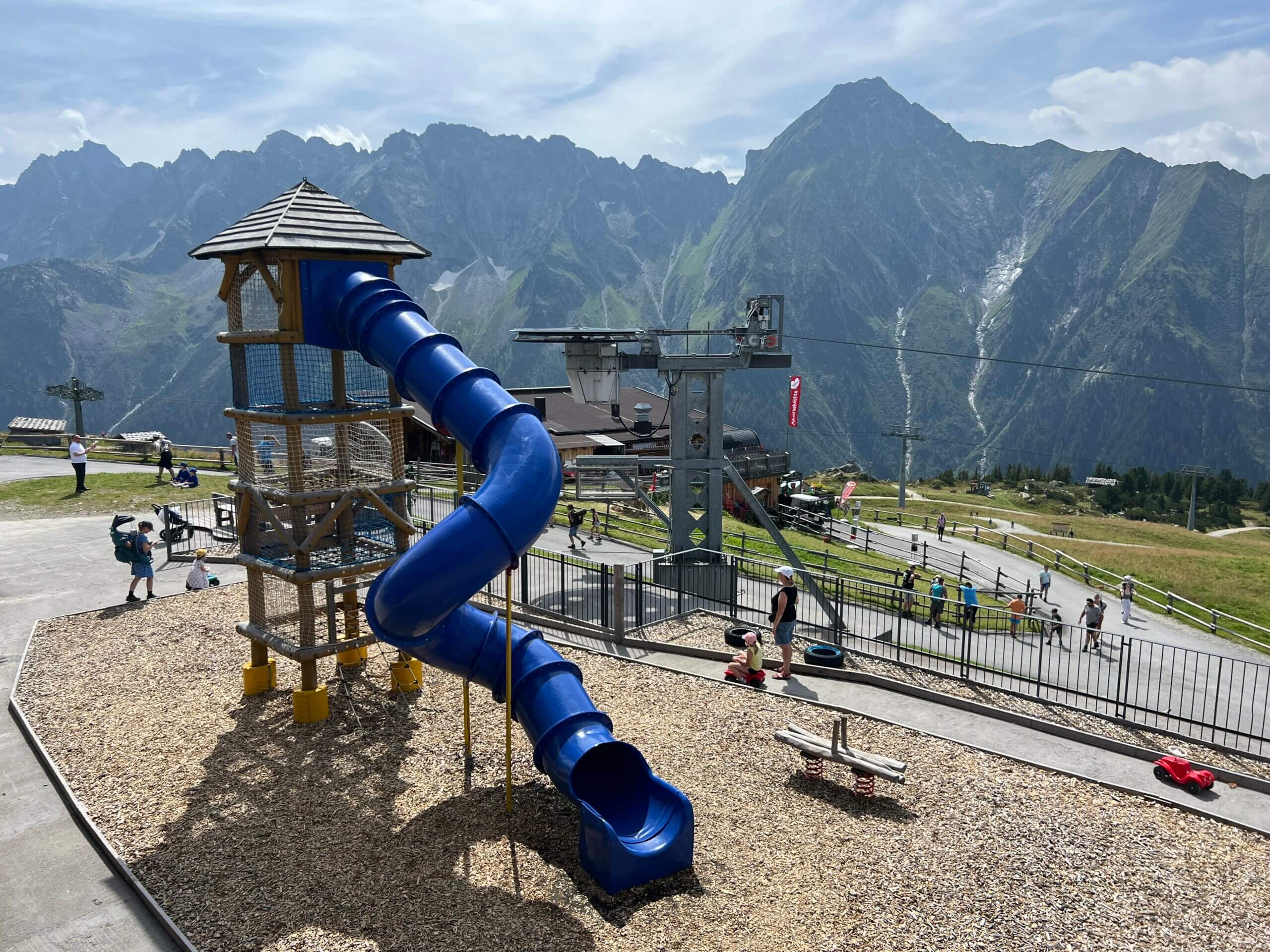 Naar Mayrhofen met kinderen? Ga zeker met de Ahornbahn omhoog. Hier is van alles te doen!