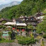 Rustici della Verzasca is een van de parels in Valle Verzasca.