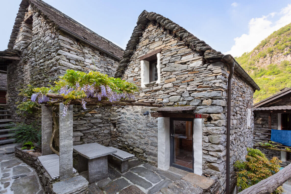 Rustici della Verzasca is een van de parels in Valle Verzasca.